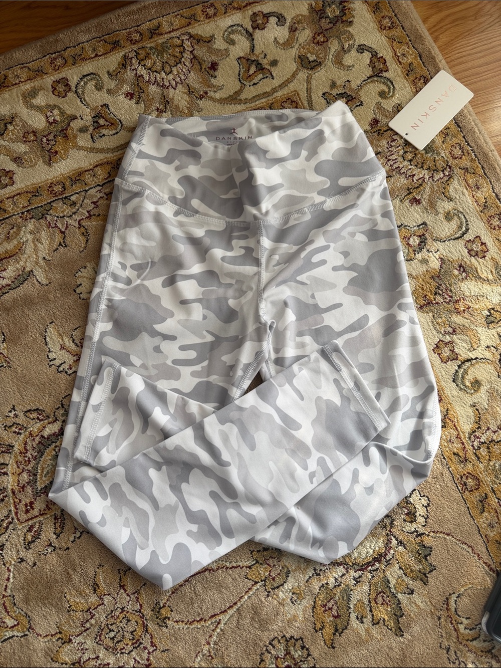 NWT Danskin Women’s White and Gray Camo Skirted Leggings